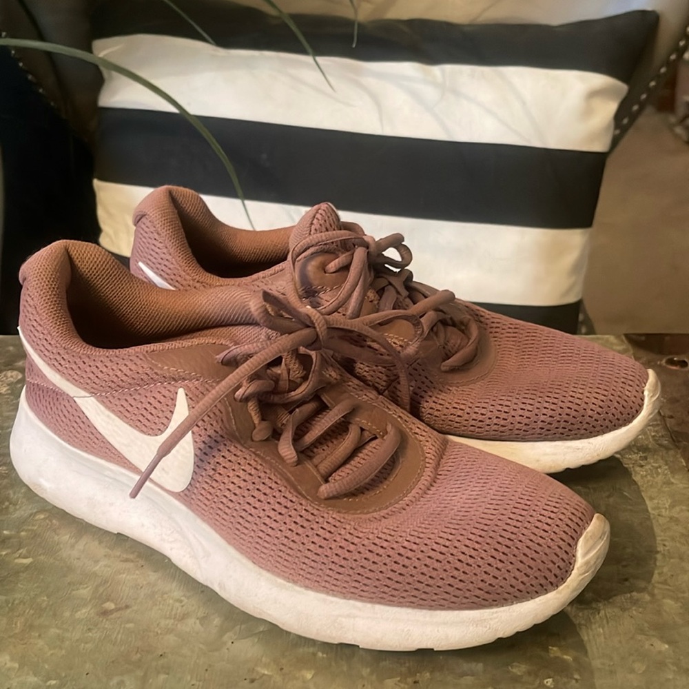 Nike size 10.5 mauve color